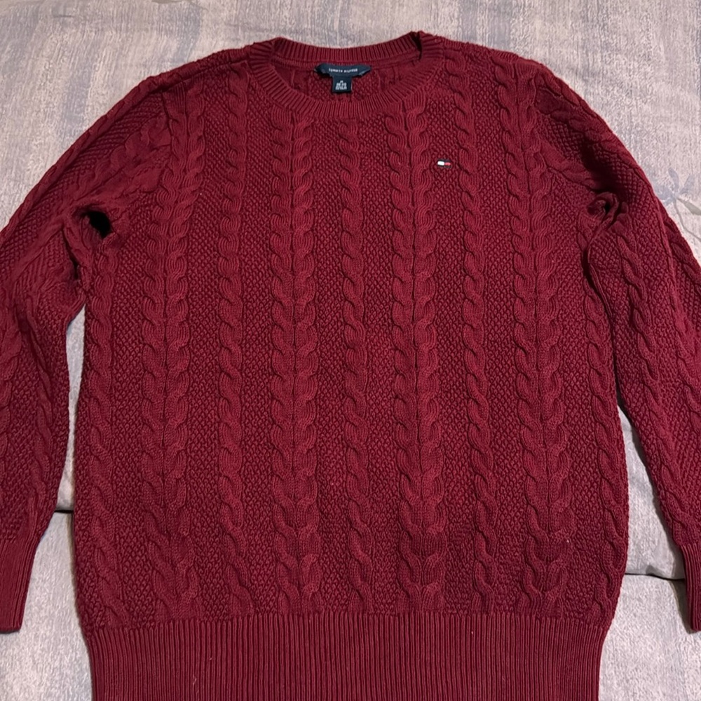Girls Tommy Hilfiger cable knit sweater. Burgundy color. Size Medium.
